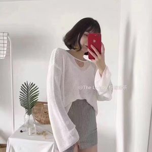 White sweater final sale‼️